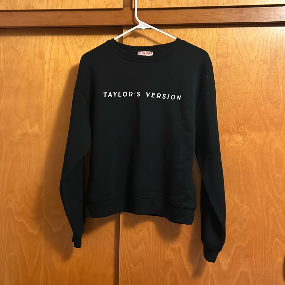 Taylor Swift Taylor’s Version Black Sweatshirt Pullover Crewneck Women Size M